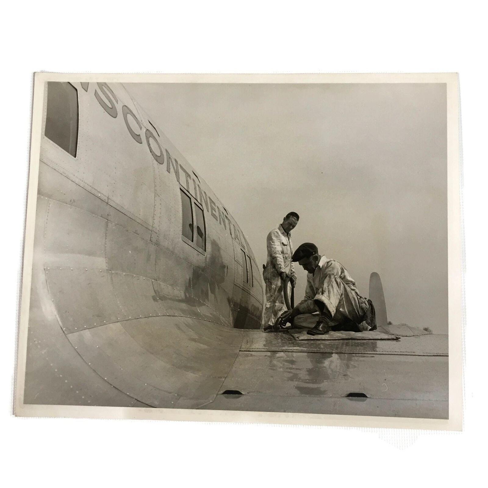 Photo TWA Press 8x10 B&W cleaning or doing maintenance on TRANSCONTINENTA plane