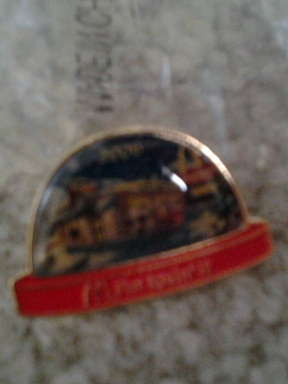 McDonald\'s Restaurant I\'M LOVIN IT dated 2006 Collectible Metal Lapel Pin