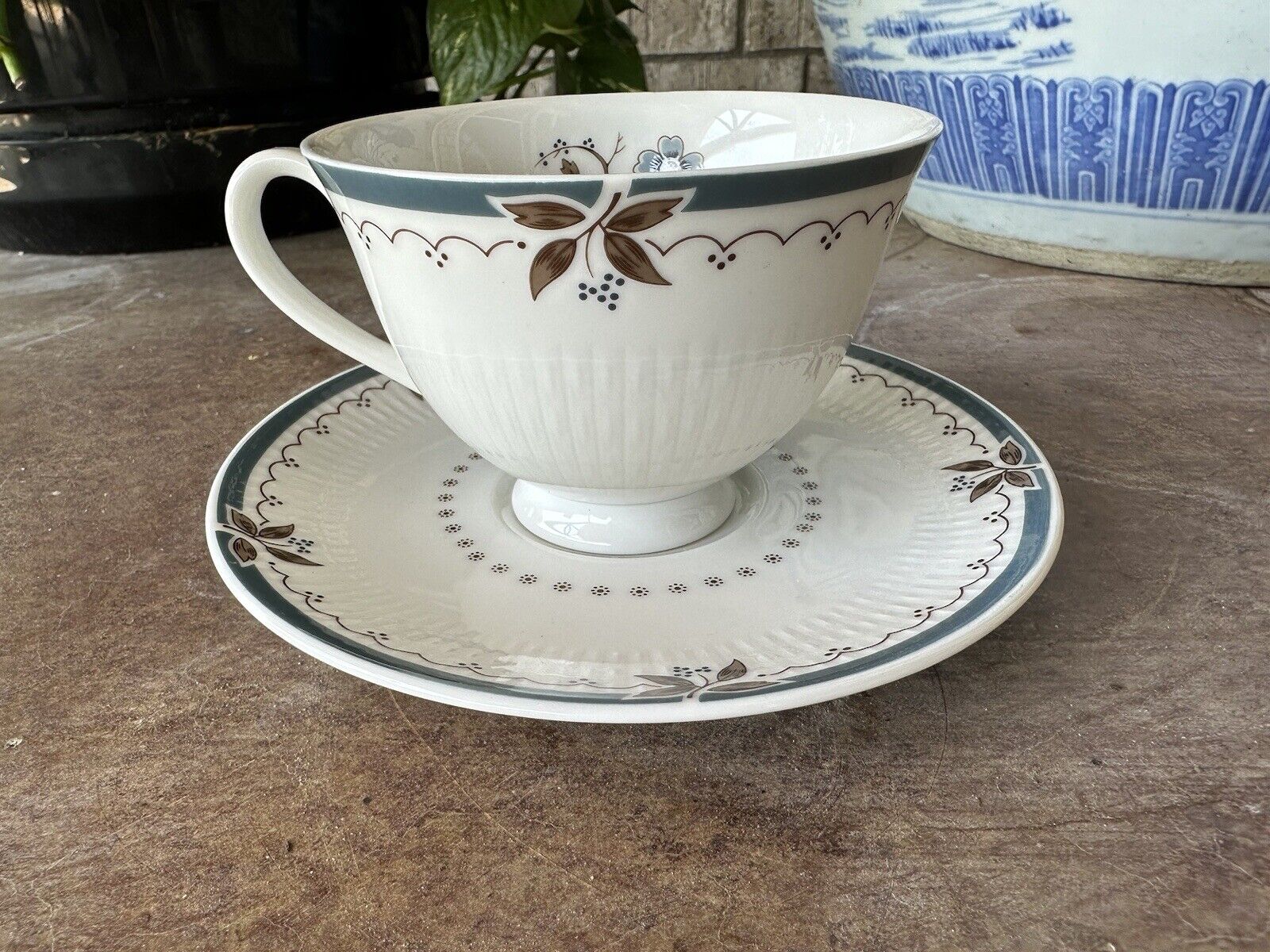 ENGLAND Fine China Royal Doulton Old Colony Cup & Saucer 560272
