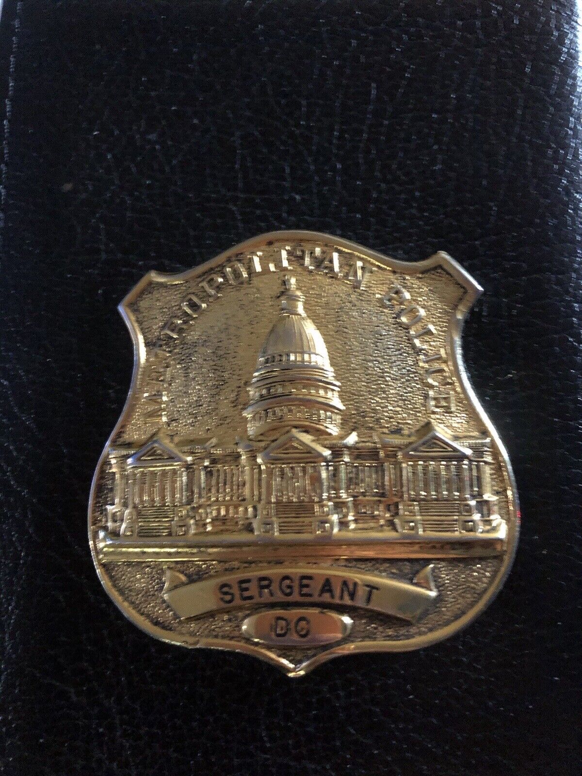 WASHINGTON DC METROPOLITAN POLICE  *VINTAGE* OBSOLETE BADGE