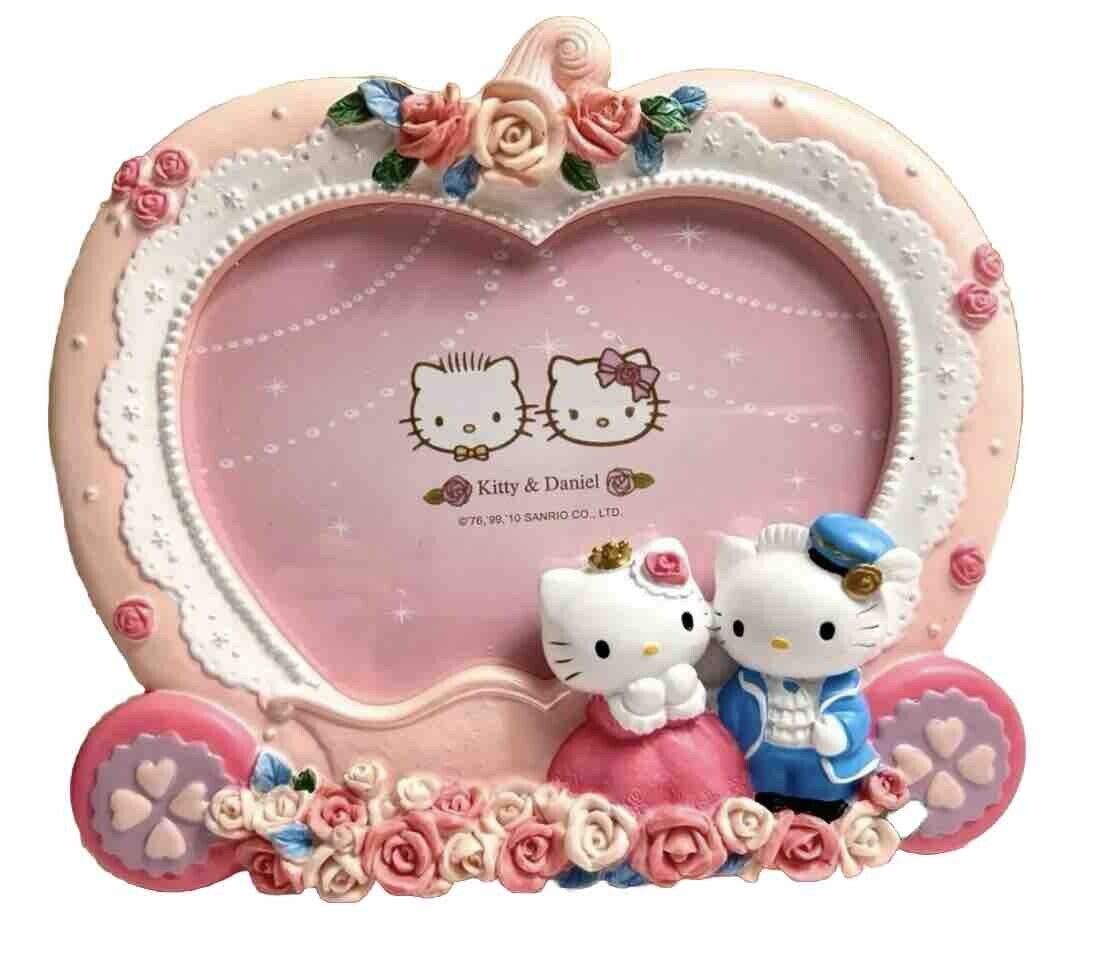 Hello Kitty x Dear Daniel Wedding Photo Resin Picture Frame Sanrio Collectible