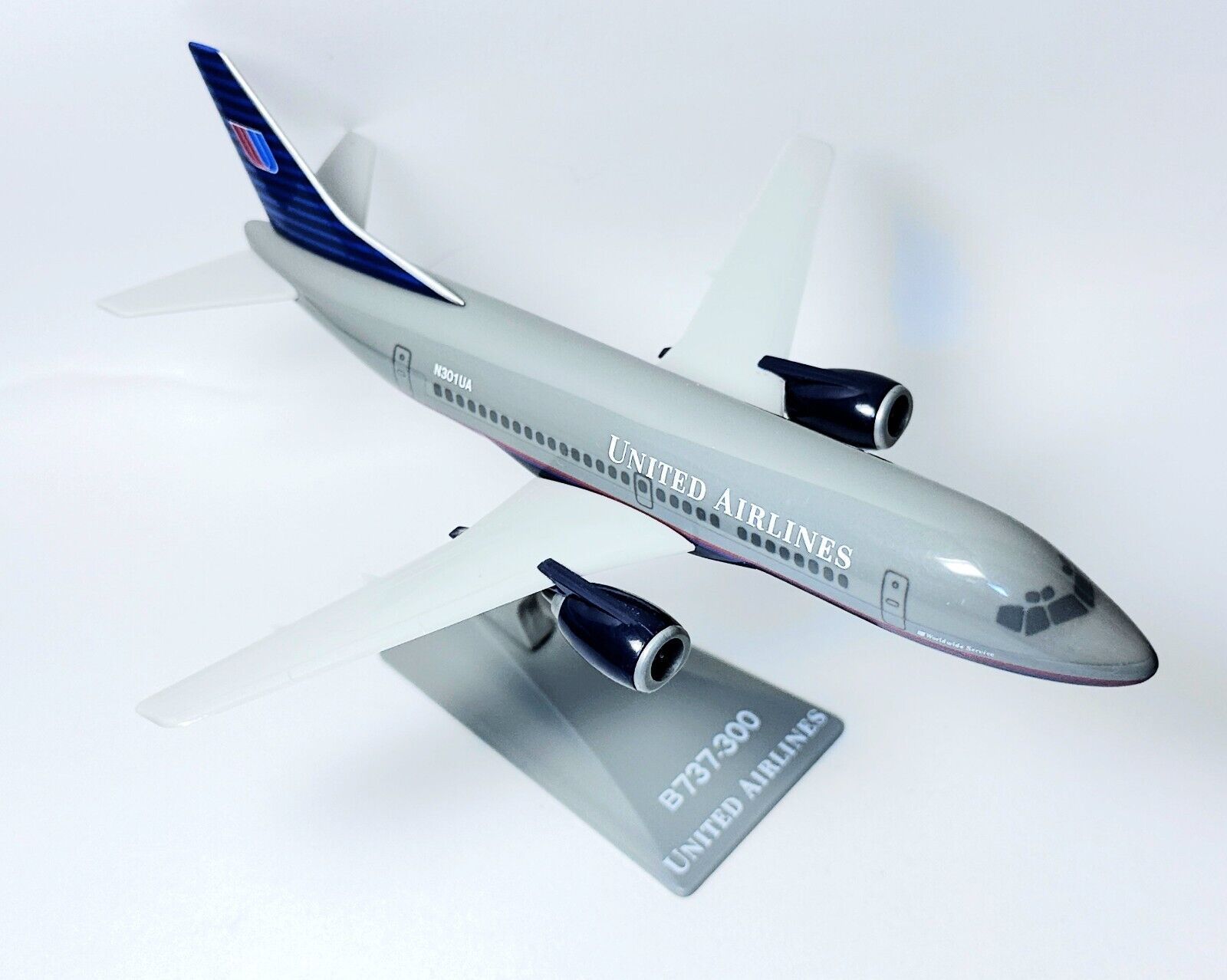 Boeing 737-300 United Airlines Flight Miniatures Collectors Model Scale 1:180