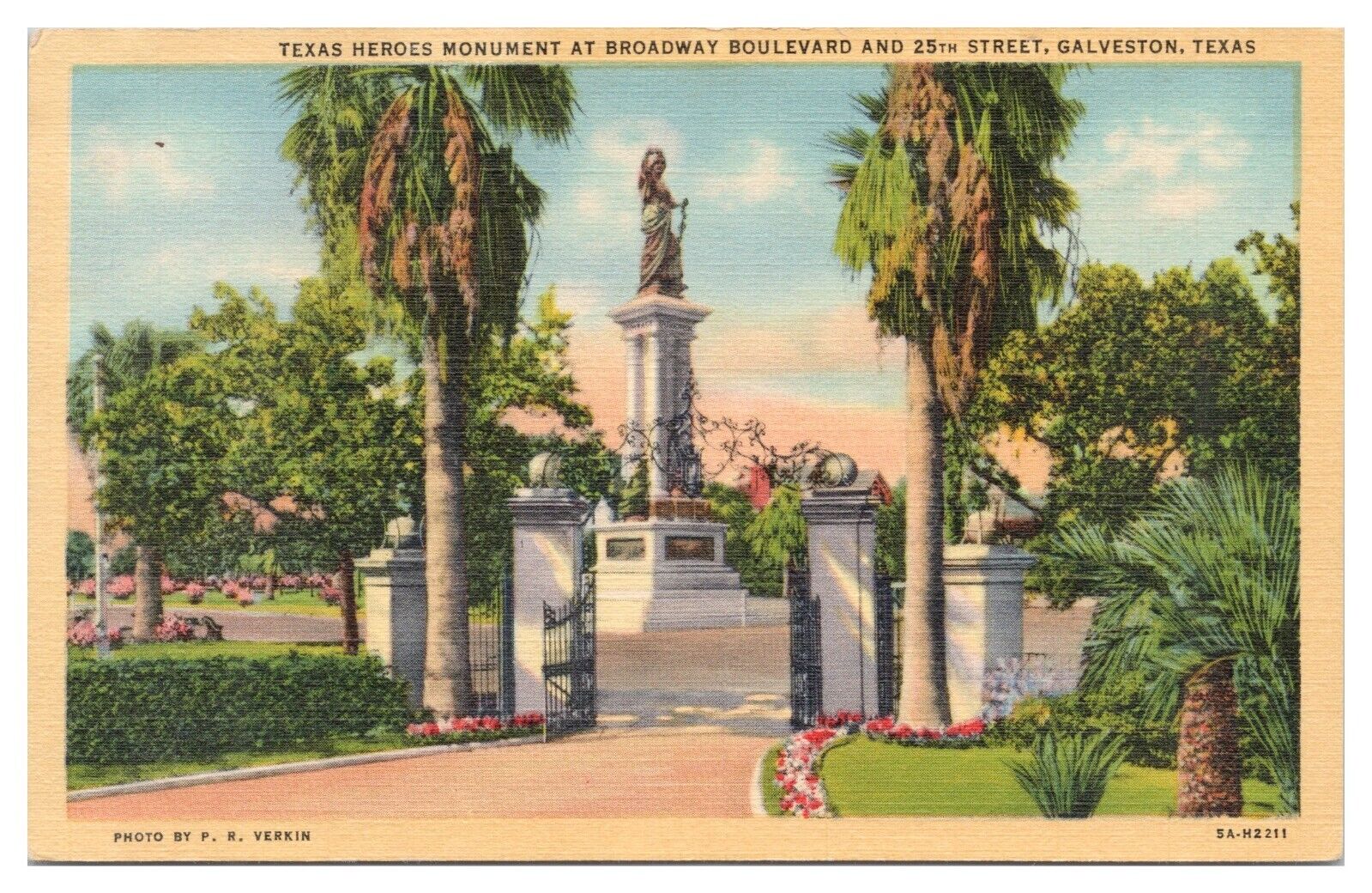 Vintage Texas Heroes Monument Galveston TX Postcard Unposted Linen