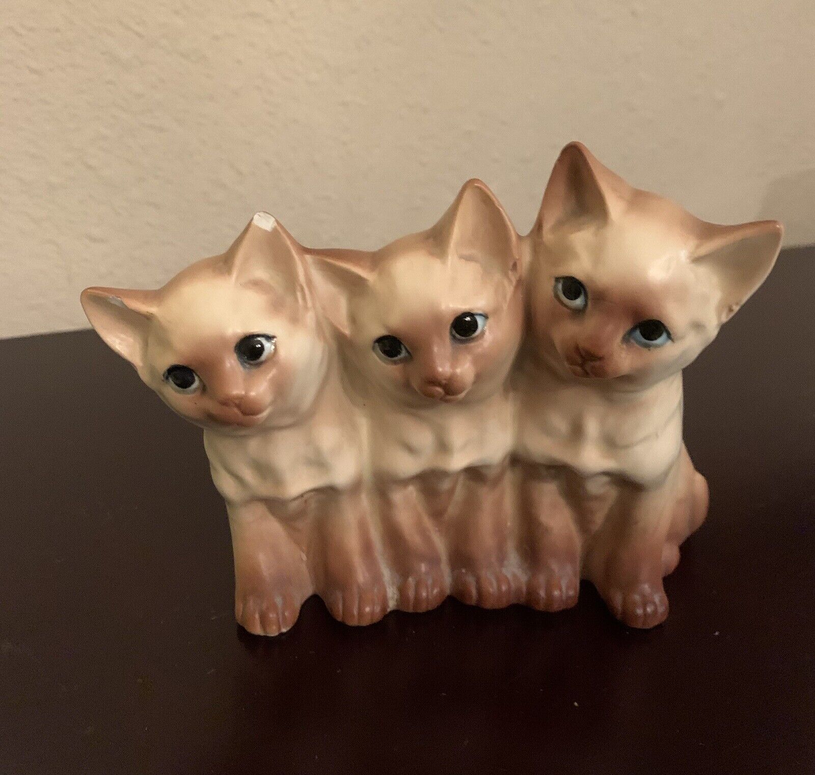 Vintage Ceramic Holder With 3 Siamese Kittens Cats Figures