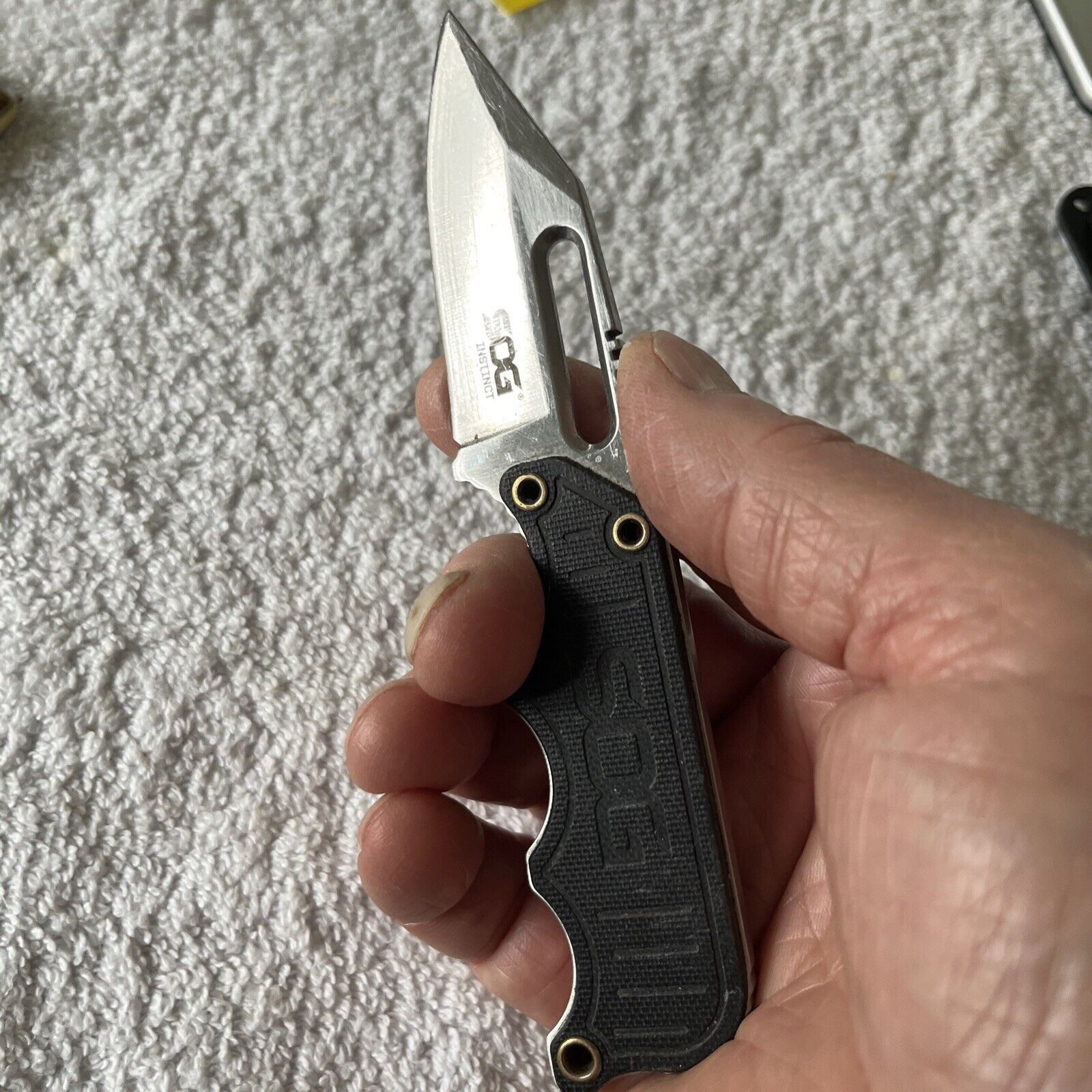 SOG  INSTINCT MINI NECK KNIFE BLACK (No Chain)
