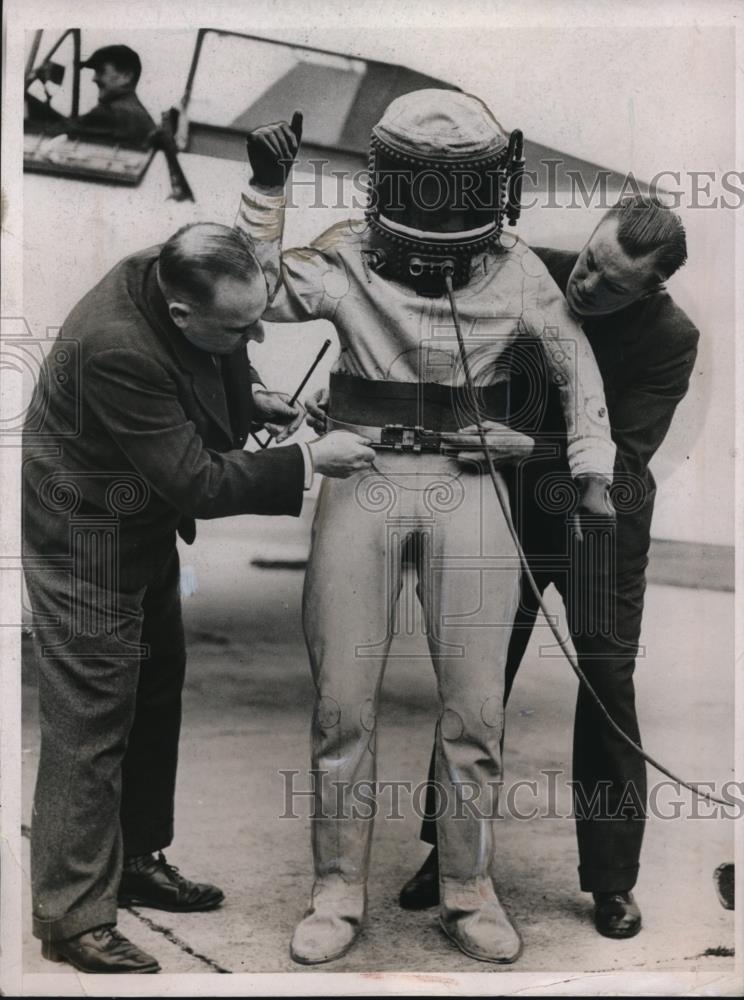 1937 Press Photo Flight Lt MJ Adams Royal Air Force Fitted in Oxygen Suit