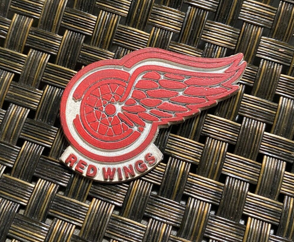 VINTAGE NHL HOCKEY DETROIT RED WINGS TEAM LOGO COLLECTIBLE RUBBER MAGNET RARE