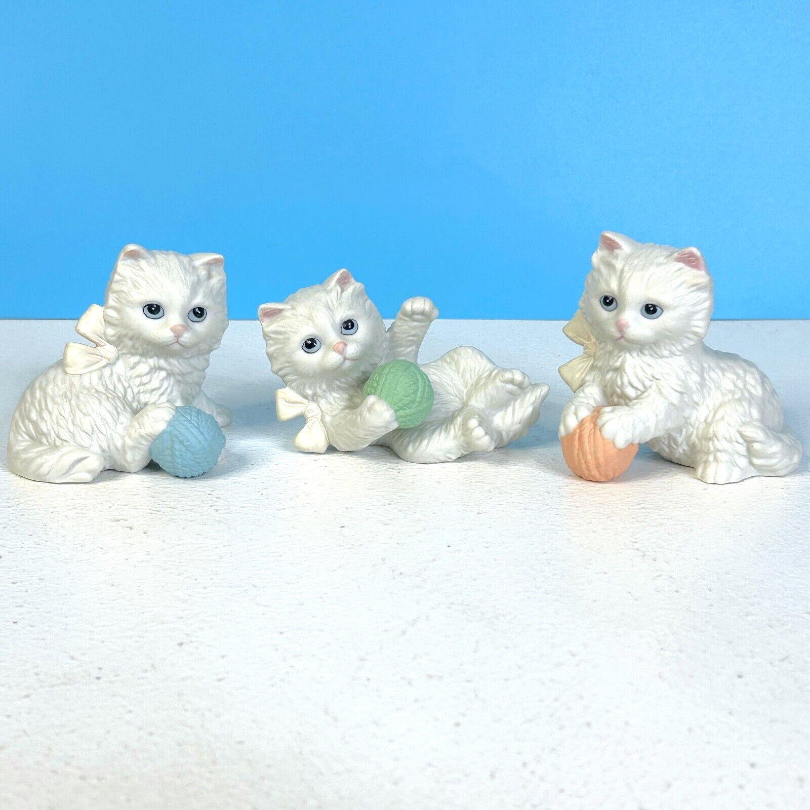 Vintage Beautiful Set of 3 Homco Porcelain Cat Kitten w/ Yarn Ball Figurines