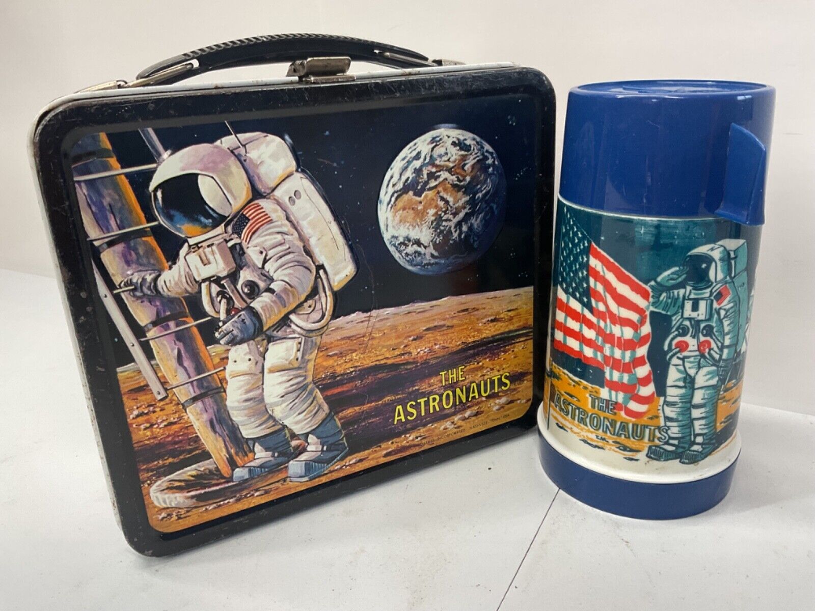 VINTAGE THE ASTRONAUTS LUNCHBOX AND THERMOS