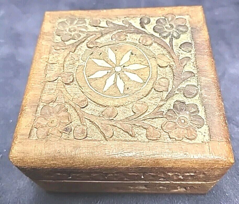 Vintage Hinged Hand-carved WOODEN Trinket Box with Inlay 4\