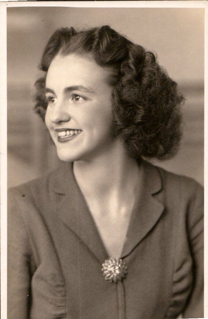 Postcard Real Photo RPPC EKC c 1939 - 1950 Young Woman Posing 
