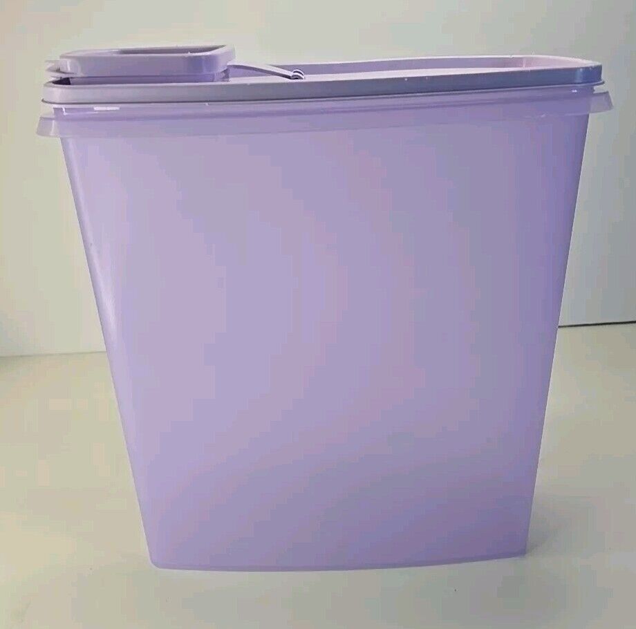 Tupperware Cereal Container With Lid 1588-1 - Lavender Purple - Pre Owned