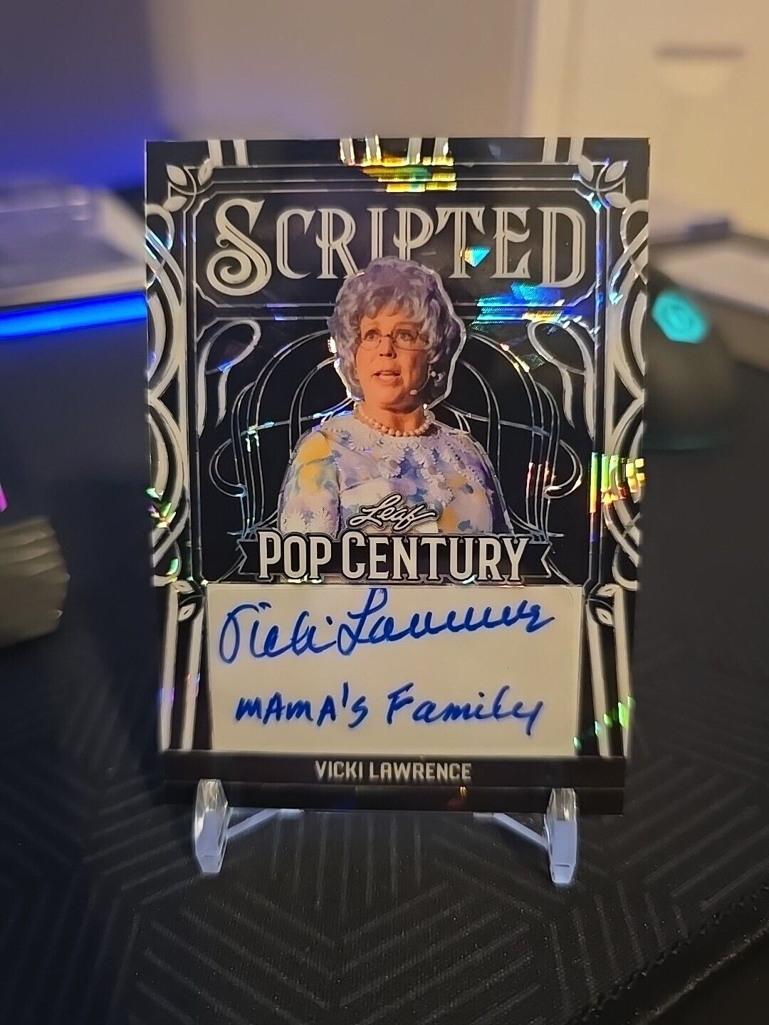 2024 Leaf Pop Century Scripted Cracked Ice Vicki Lawrence 1/1 Auto 