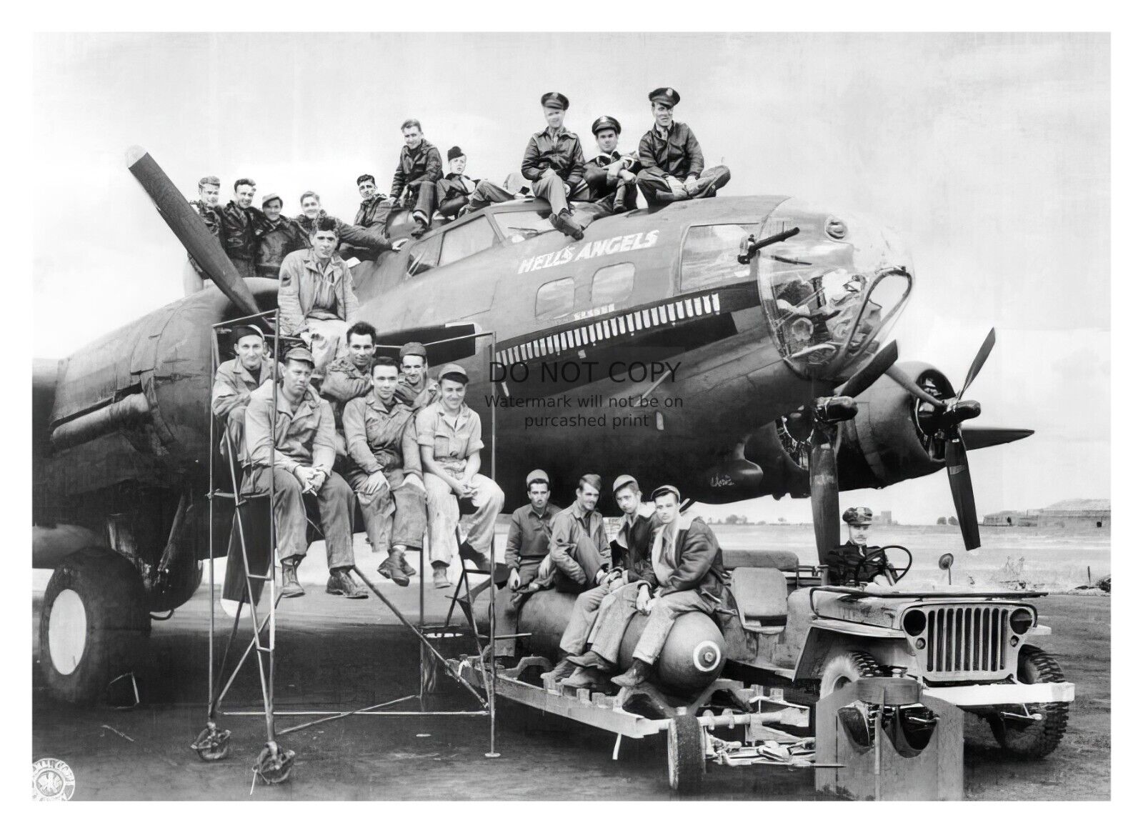 HELLS ANGELS B-17 303RD BOMBER CREW SQUAD FLYING FORTRESS WW2 WWII 5X7 PHOTO