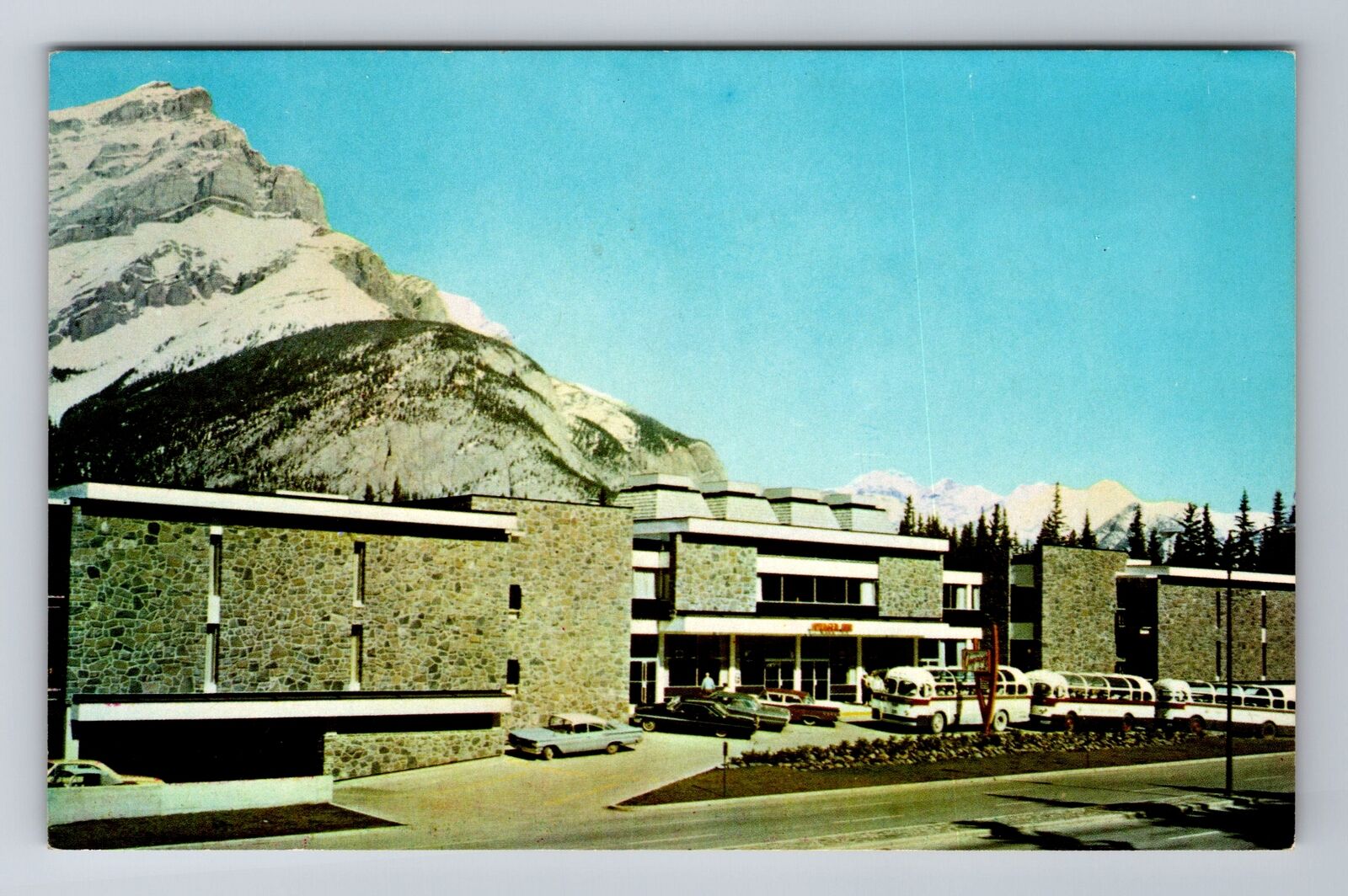 Banff-Alberta, Voyager Inn, Advertising, Antique Vintage Souvenir Postcard