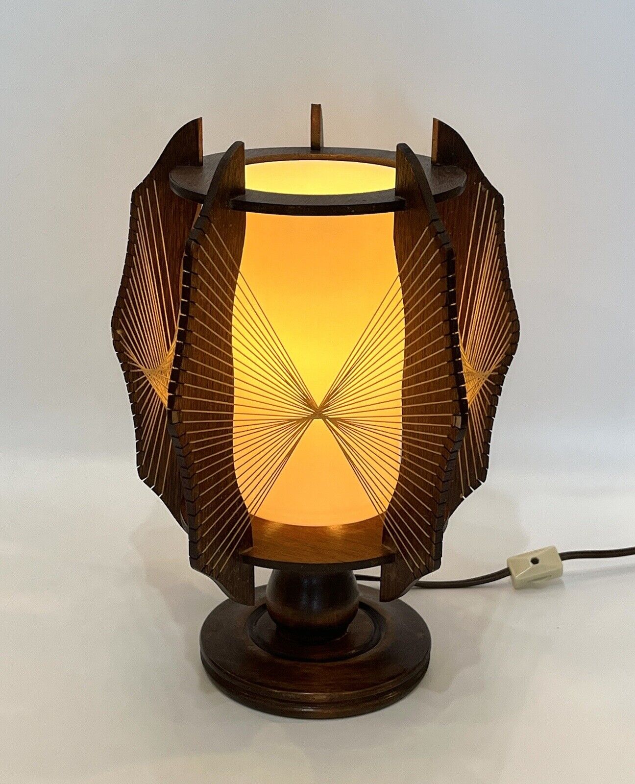 Vintage String Art Lamp Electric Accent/Table Light 3D MCM 1960\'s-1970\'s
