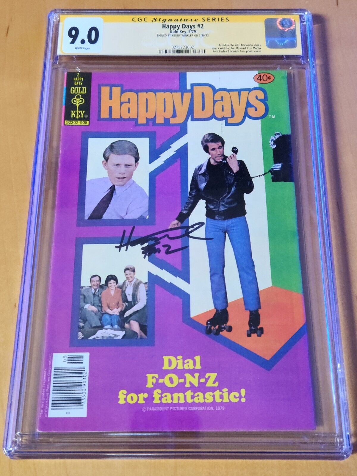 Happy Days #2 Gold Key CGC 9.0 SS Signed by Henry Winkler The Fonz 1979