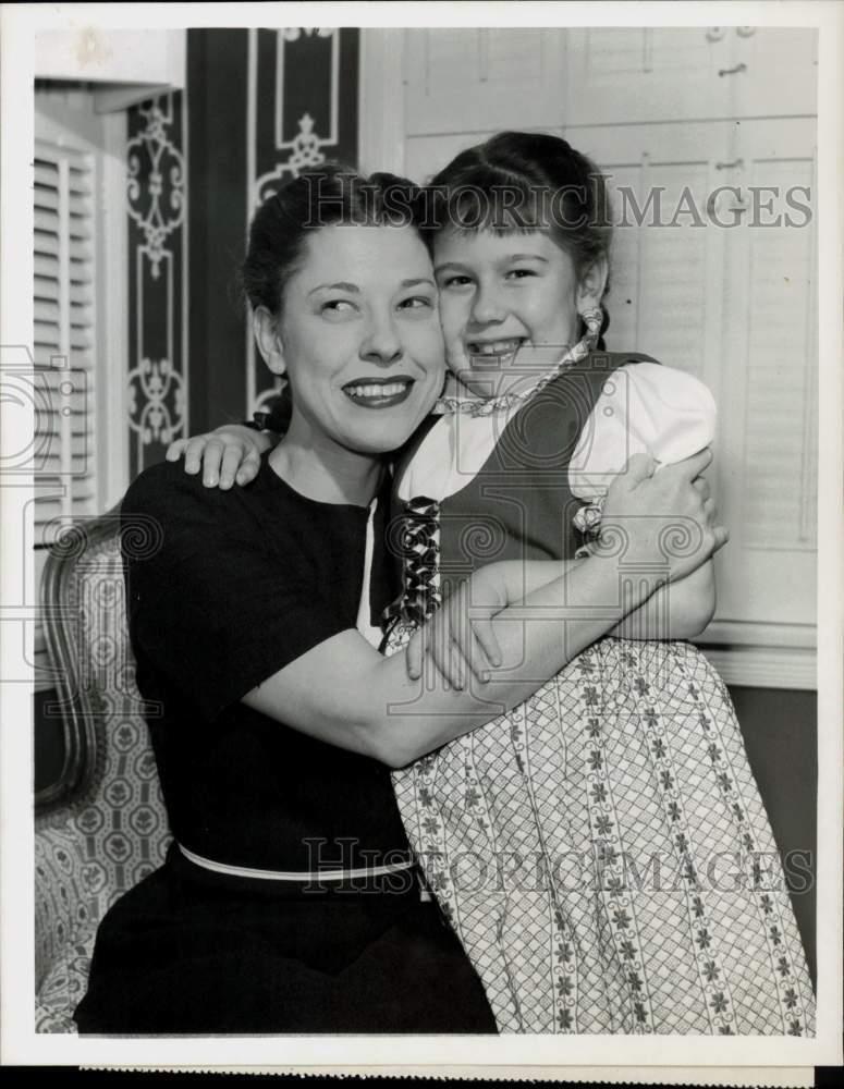 1951 Press Photo NBC Radio Program Host Judy Canova & Daughter Tweeny