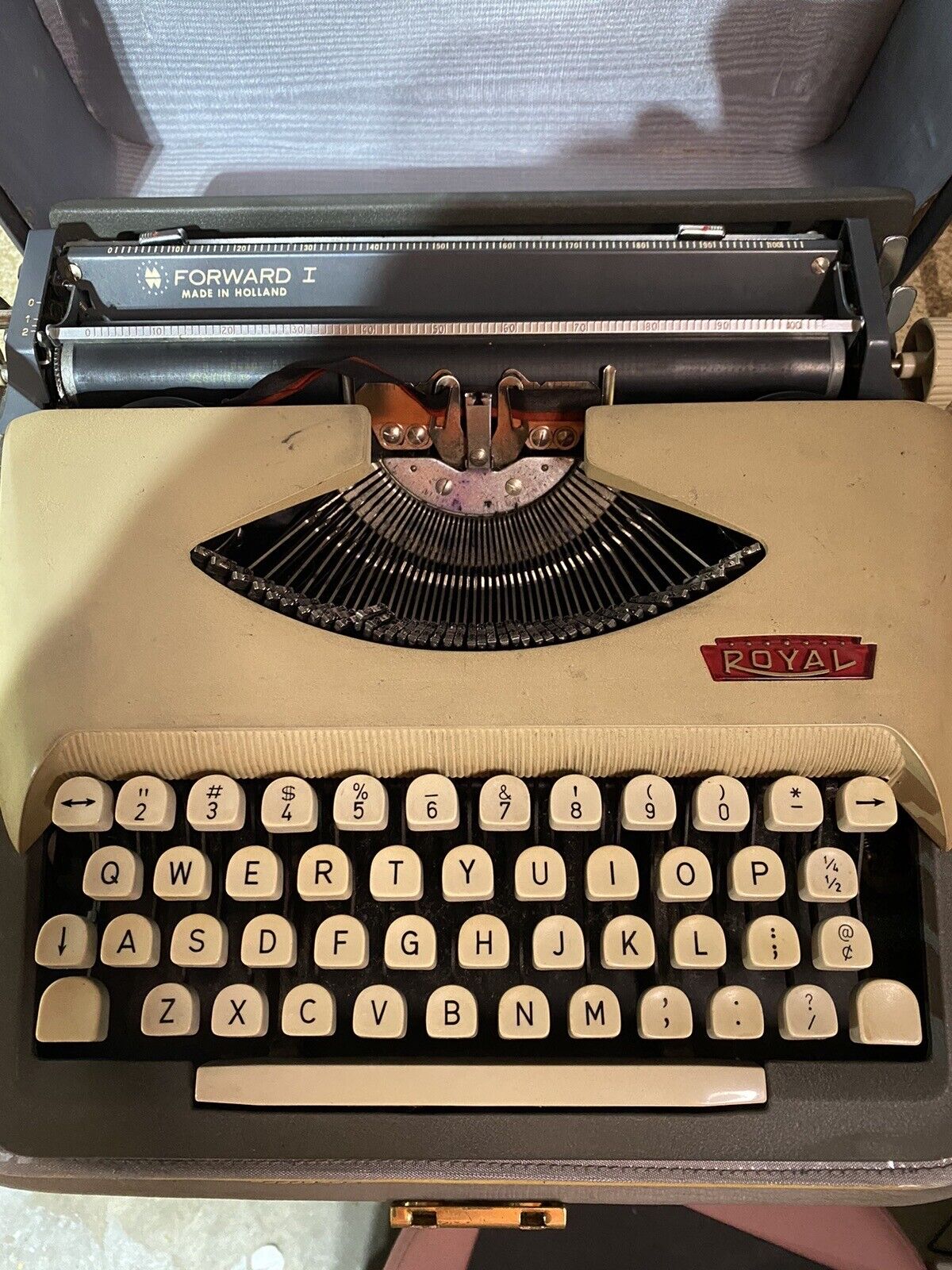 Royal Parade, vintage manual typewriter working and Case Included.