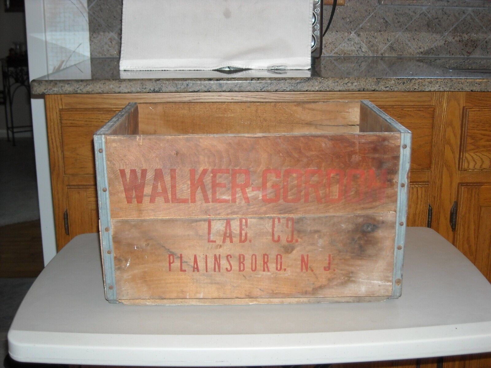 Antique /Vintage Walker-Gordon Lab Milk Crate Plainsboro N.J. Farmhouse Décor 