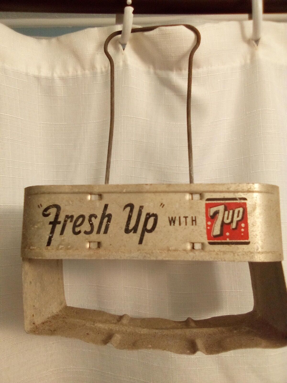 Vintage 1950\'s 7 Up Soda Pop Fresh Up w/ 7up Metal Carrier Bottle Caddy Sign