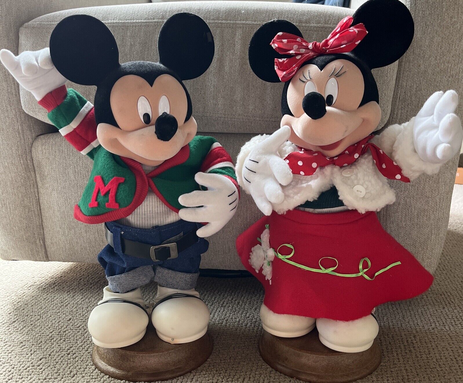 Disney Mickey & Minnie “Let’s Twist Again” Santa\'s Best Animated Figure *read*