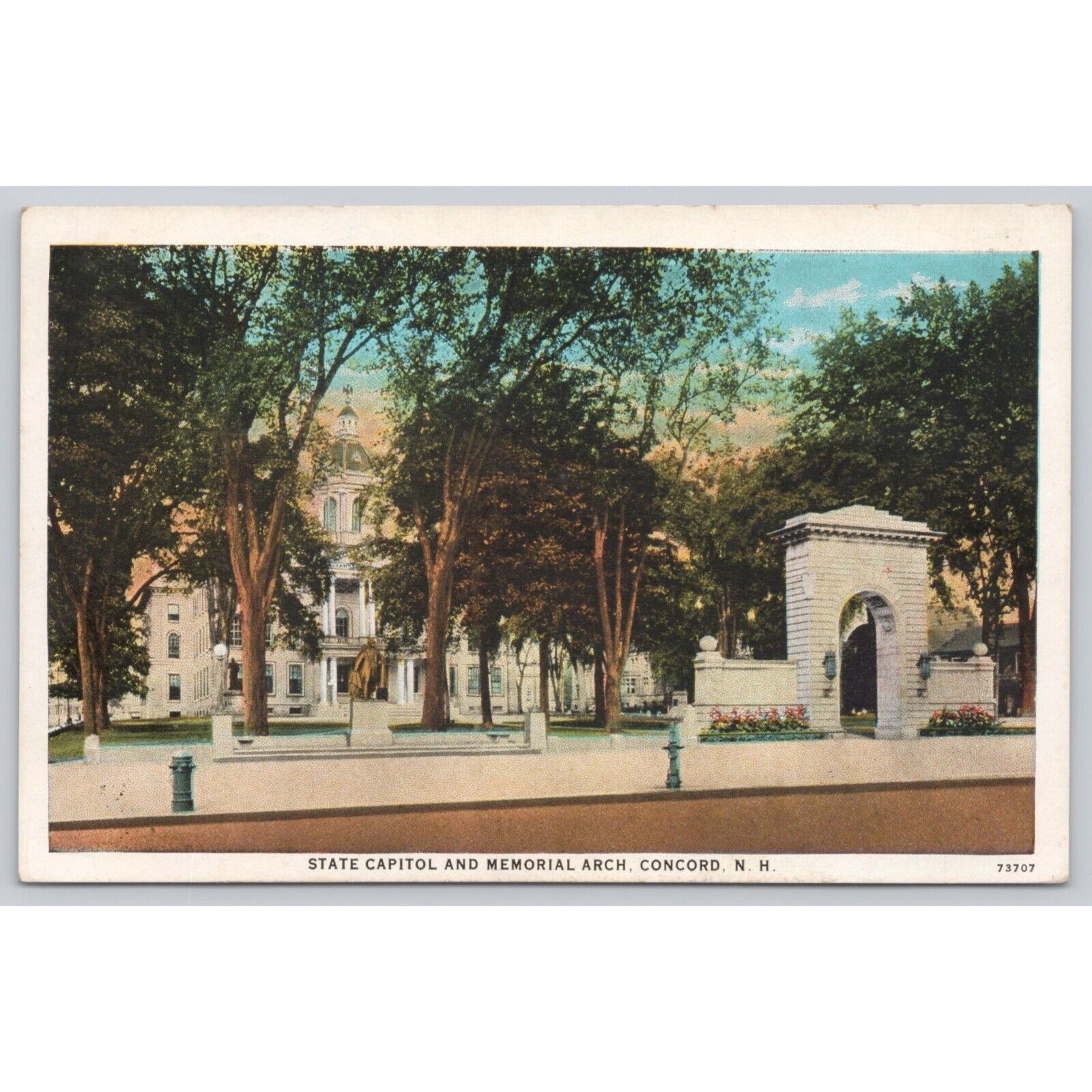 Postcard White Border State Capitol and Memorial Arch Concord New Hampshire NH