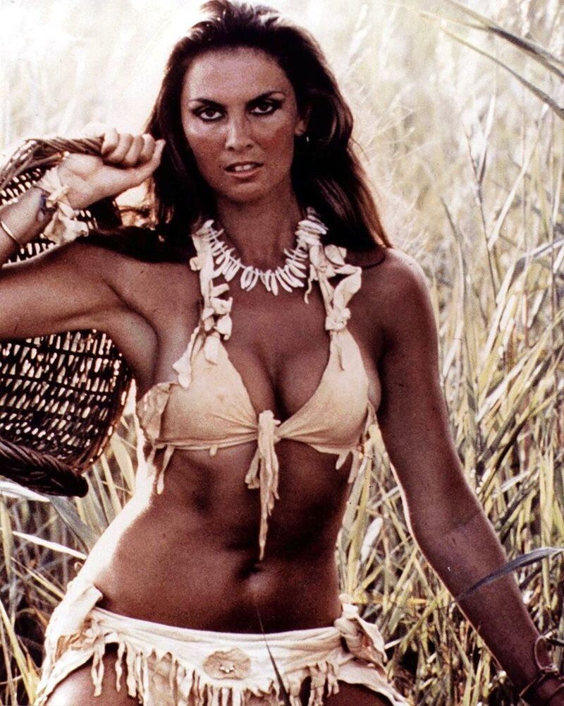Actress CAROLINE MUNRO Pin Up Publicity Picture Photo Print 5\