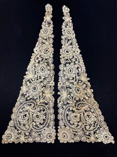 Vintage handmade bobbin lace decorative collar embellishment. Lovely See photos
