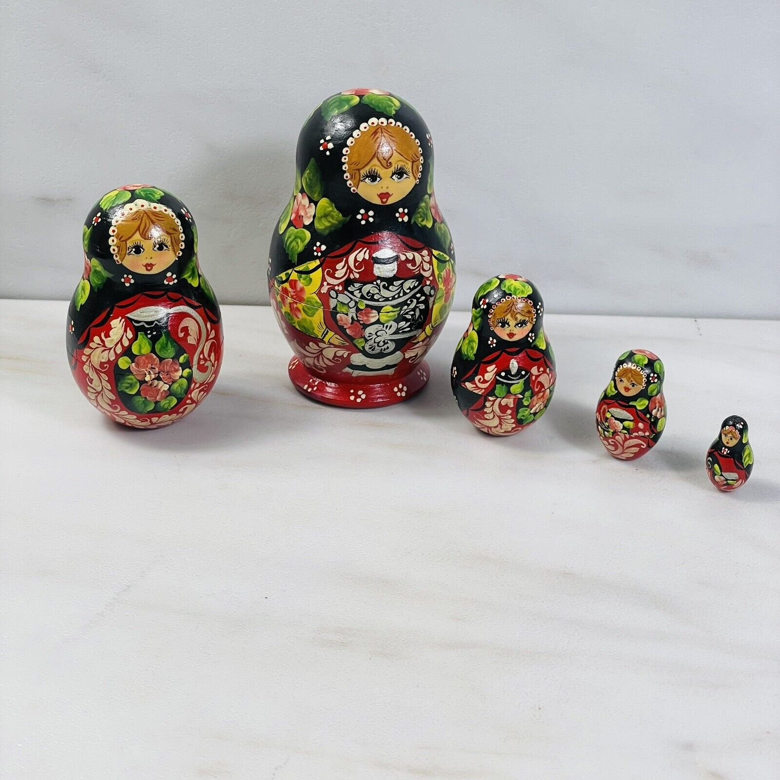 Vintage Hand Painted Russian Wood Nesting Dolls Matrioska Red Black 5 Piece Set