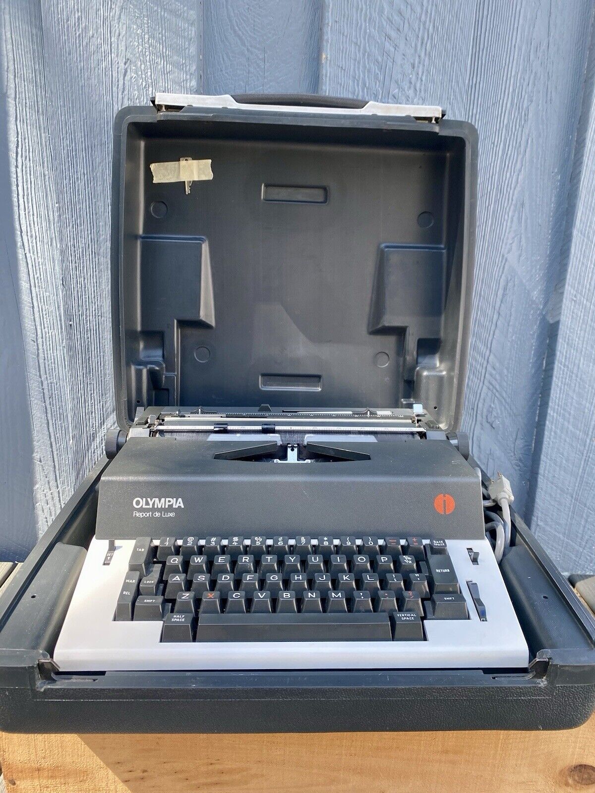Vintage Olympia Report de Luxe Electric Typewriter  Germany - Excellent
