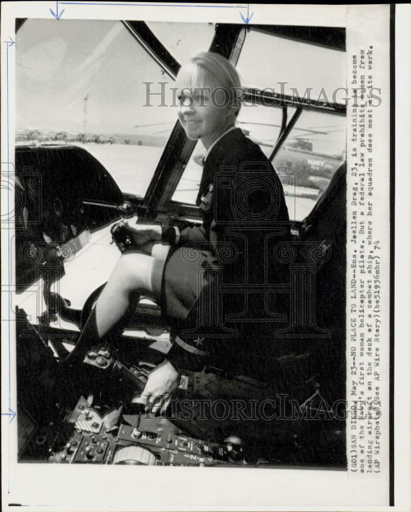 1974 Press Photo Ensign Joellen Drag training as Navy helicopter pilot.