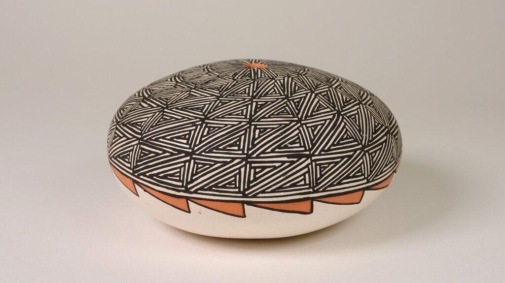 Acoma Seed Jar Pot by M Victorino Late 20th / Early 21st Century  Size: 3\