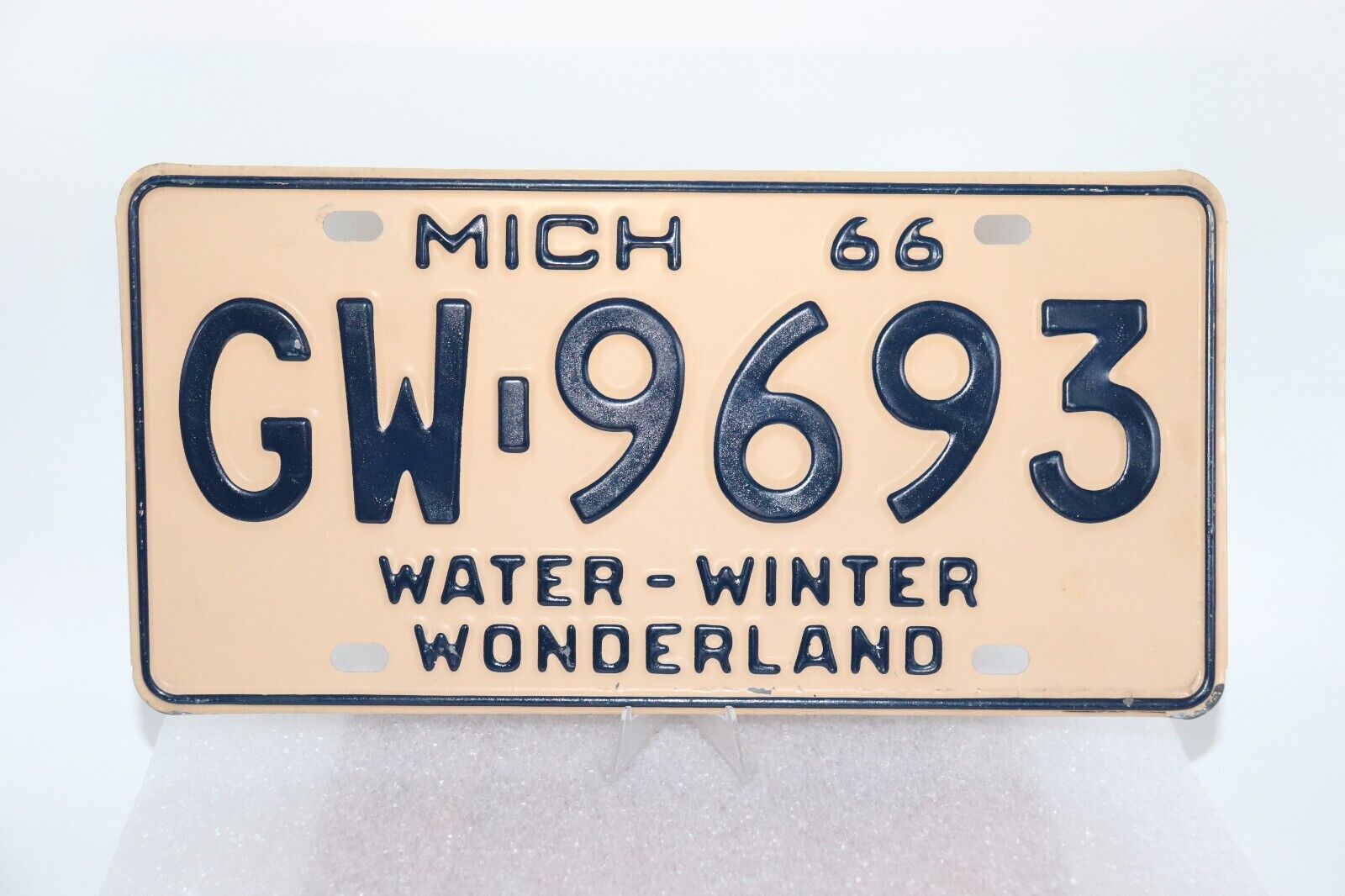 1966 MICHIGAN WATER-WINTER WONDERLAND License Plate Wayne Co.  GW 9693