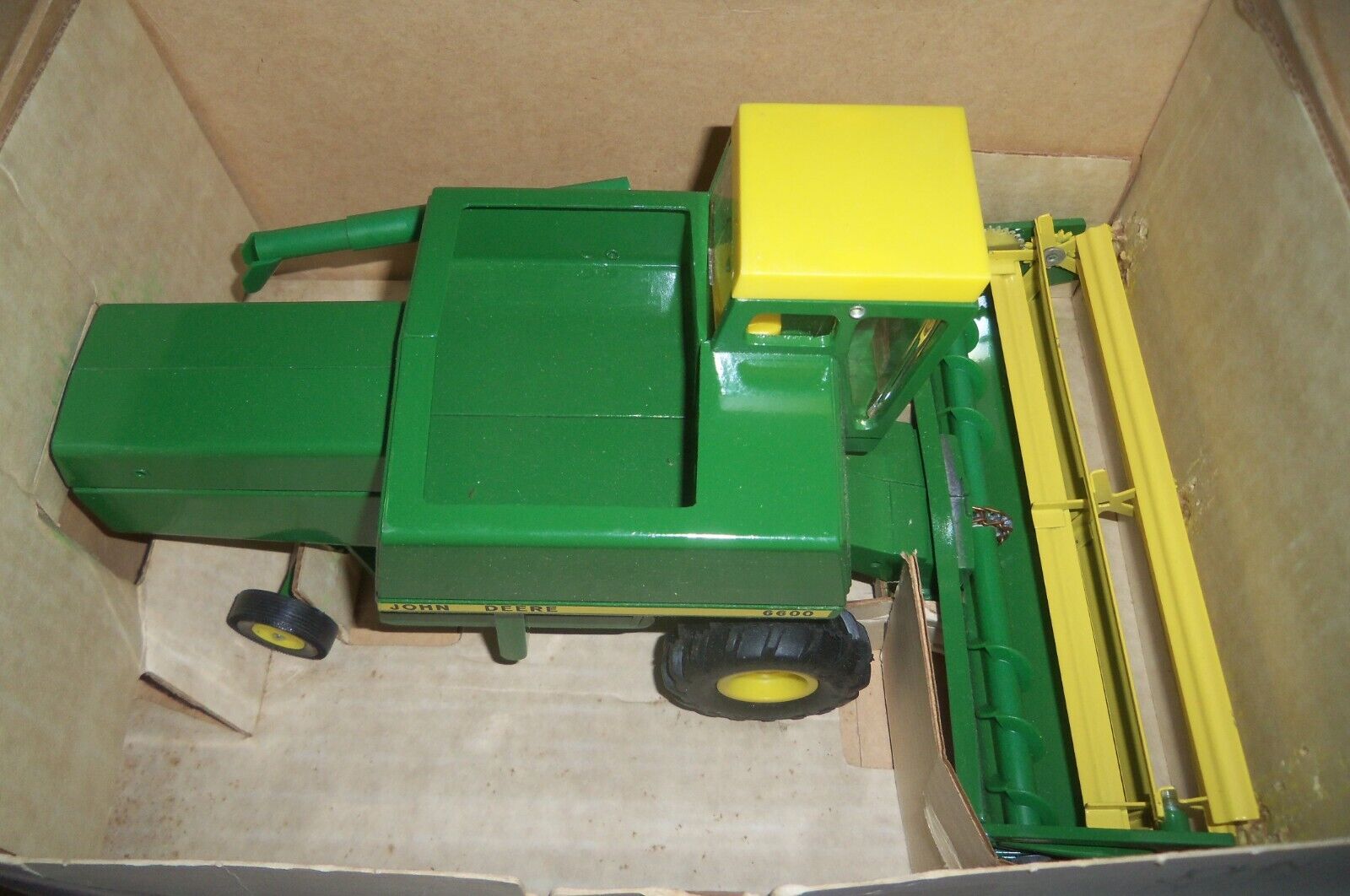 JOHN DEERE 6600 COMBINE in BOX ERTL Vintage Farm Toy