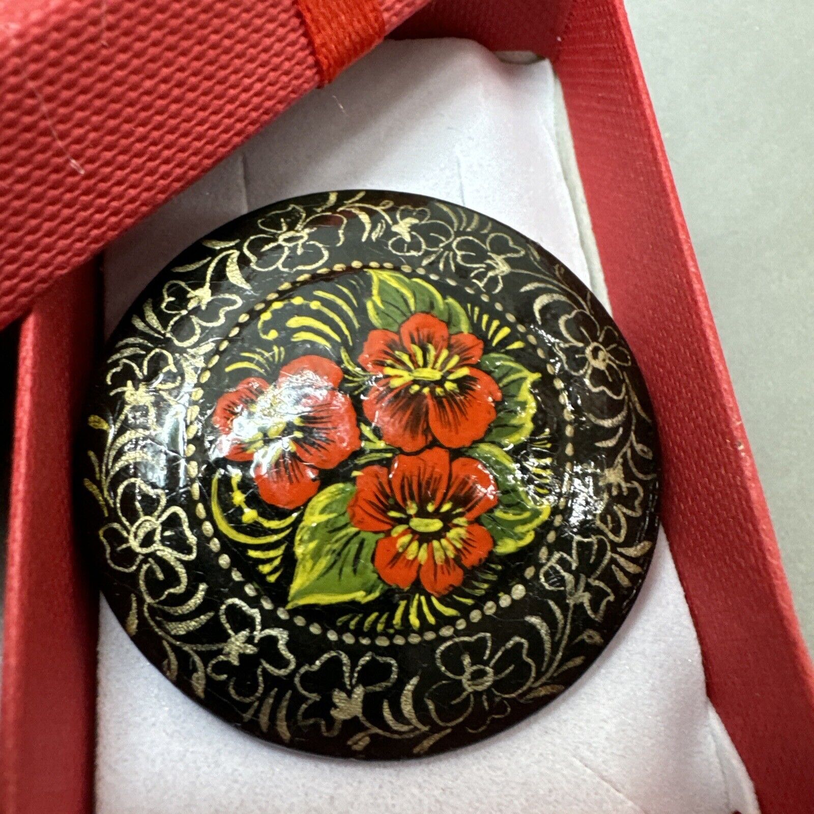 VTG Antique RUSSIAN BLACK LACQUER Floral Gold ROUND Hand Painted Poppies Brooch