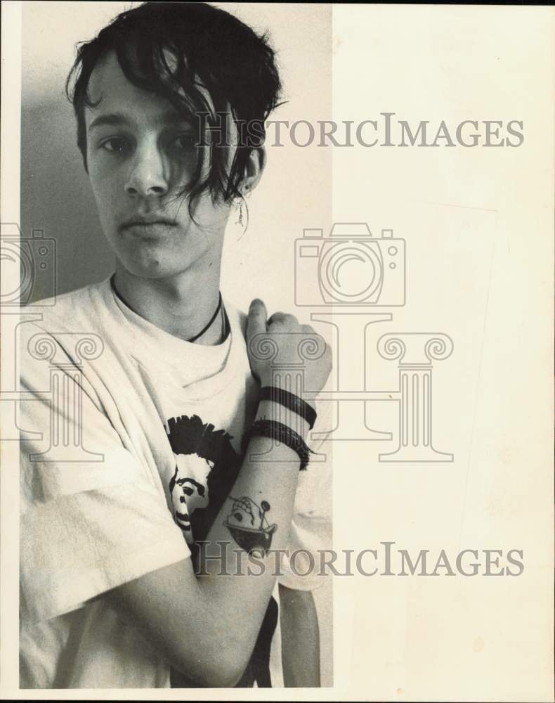 1985 Press Photo Young man with skeleton tattoo on arm, Alaska - lrb26813