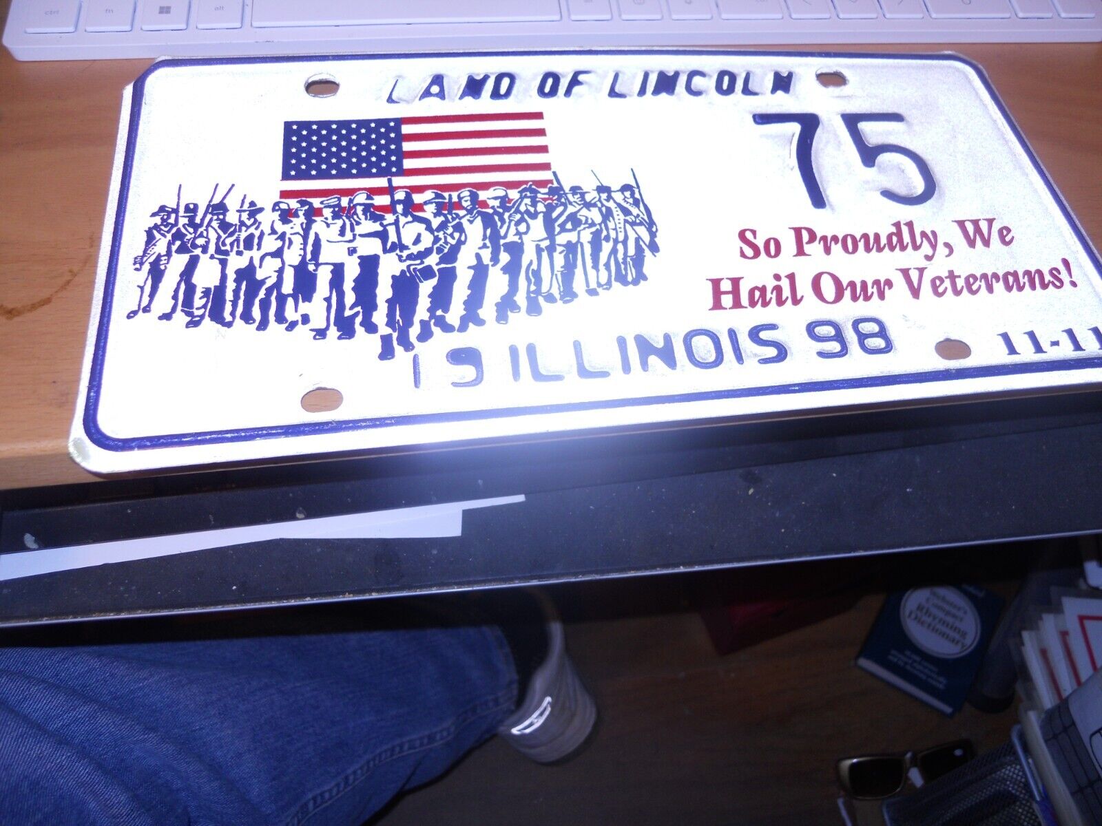 1998 Illinois Special Event We Hail Our Veterans Day License Plate Tag flag RARE