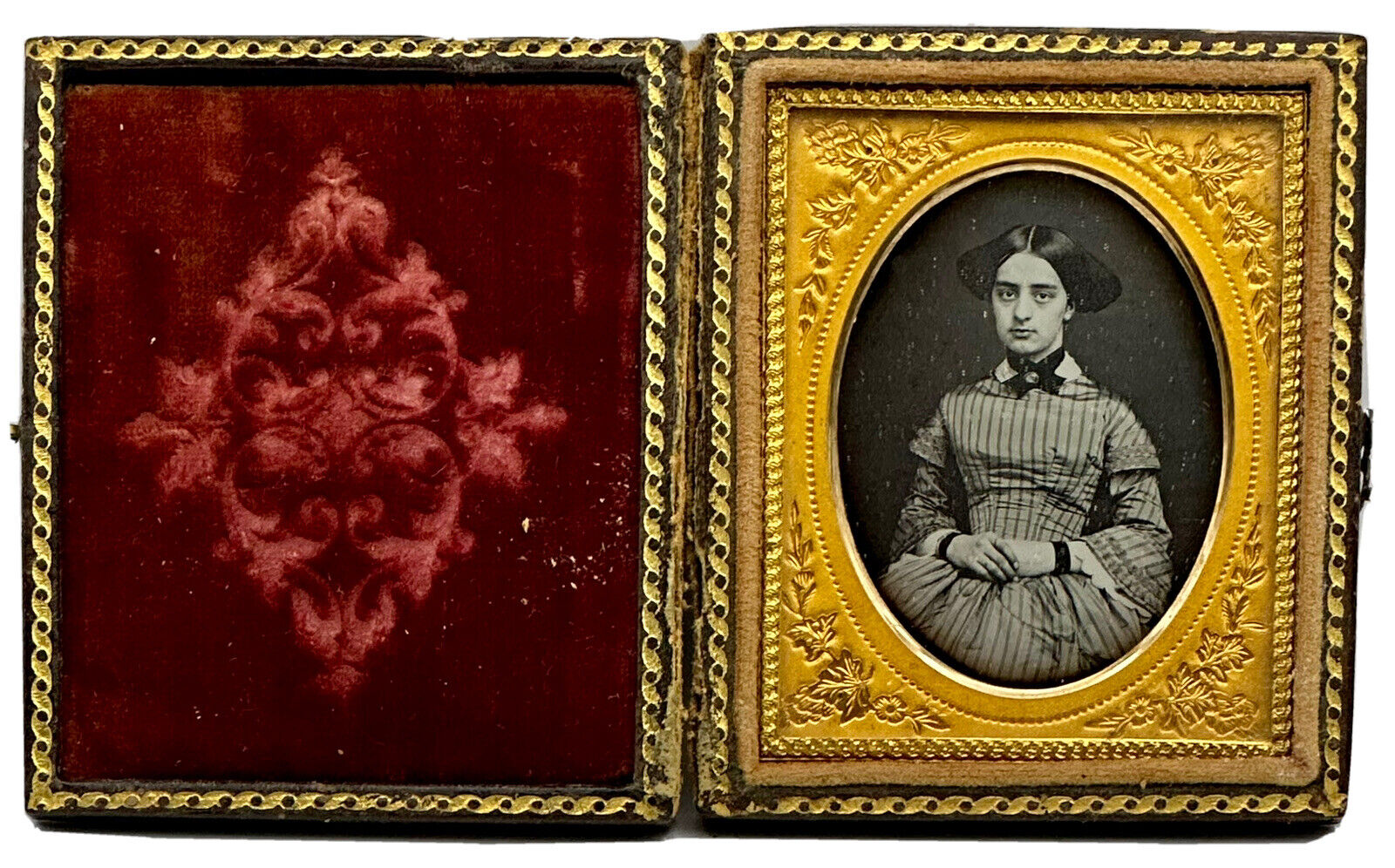 Antique Daguerreotype Photograph Of Lovely Victoria Woman In Original Union Case