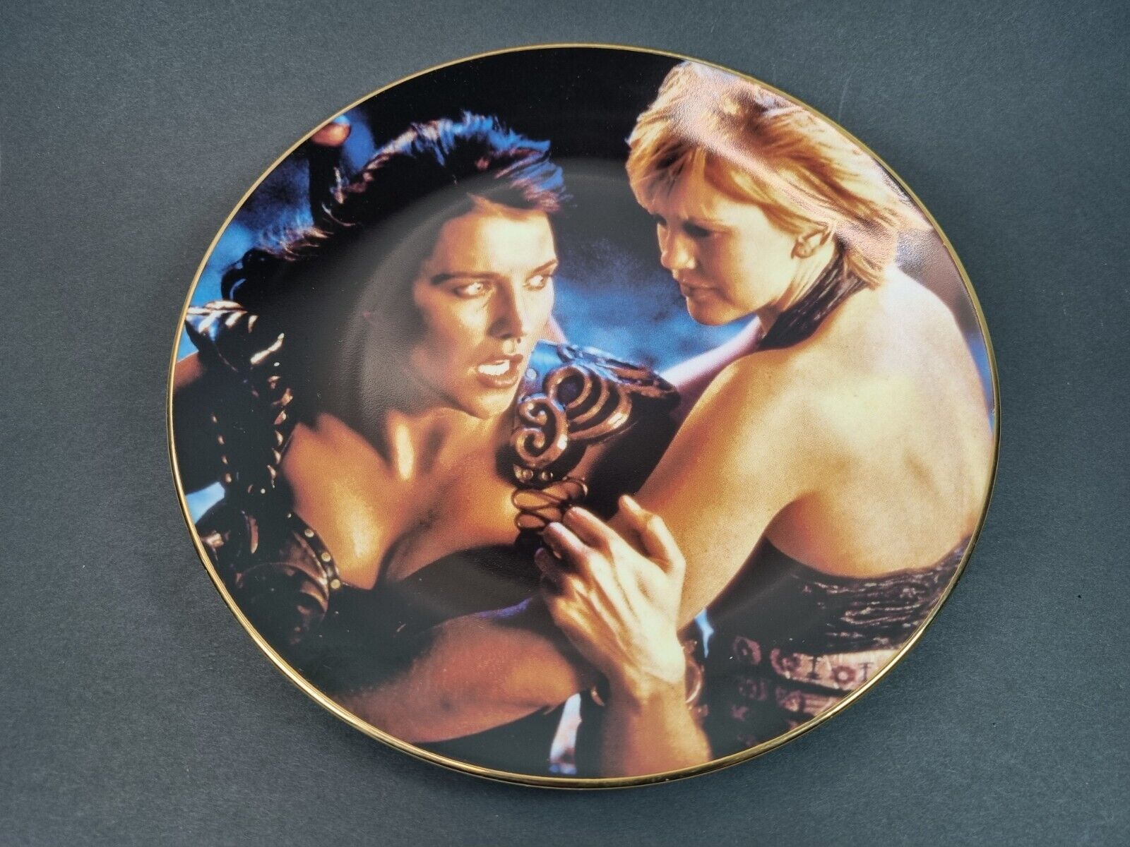 Xena warrior princess. VTG collector's plate. Xena and Gabriel. #557-1000.