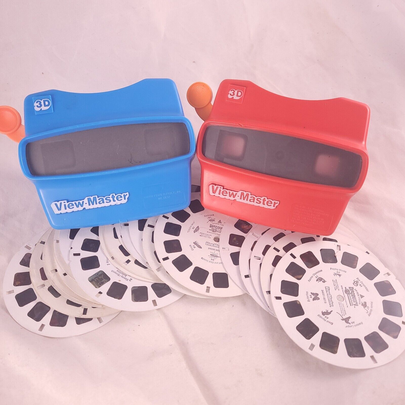 2 ViewMaster 3D + Lot Of 22 Children\'s Reels Disney Discovery Batman View Master