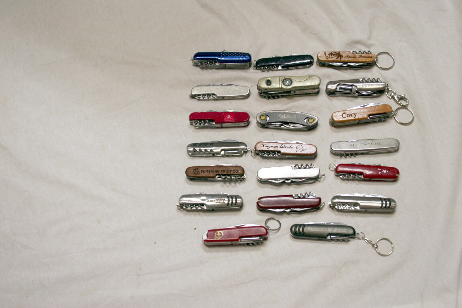 LOT of 20 TSA Confiscated MIXED Large Pocket KNIVES L391