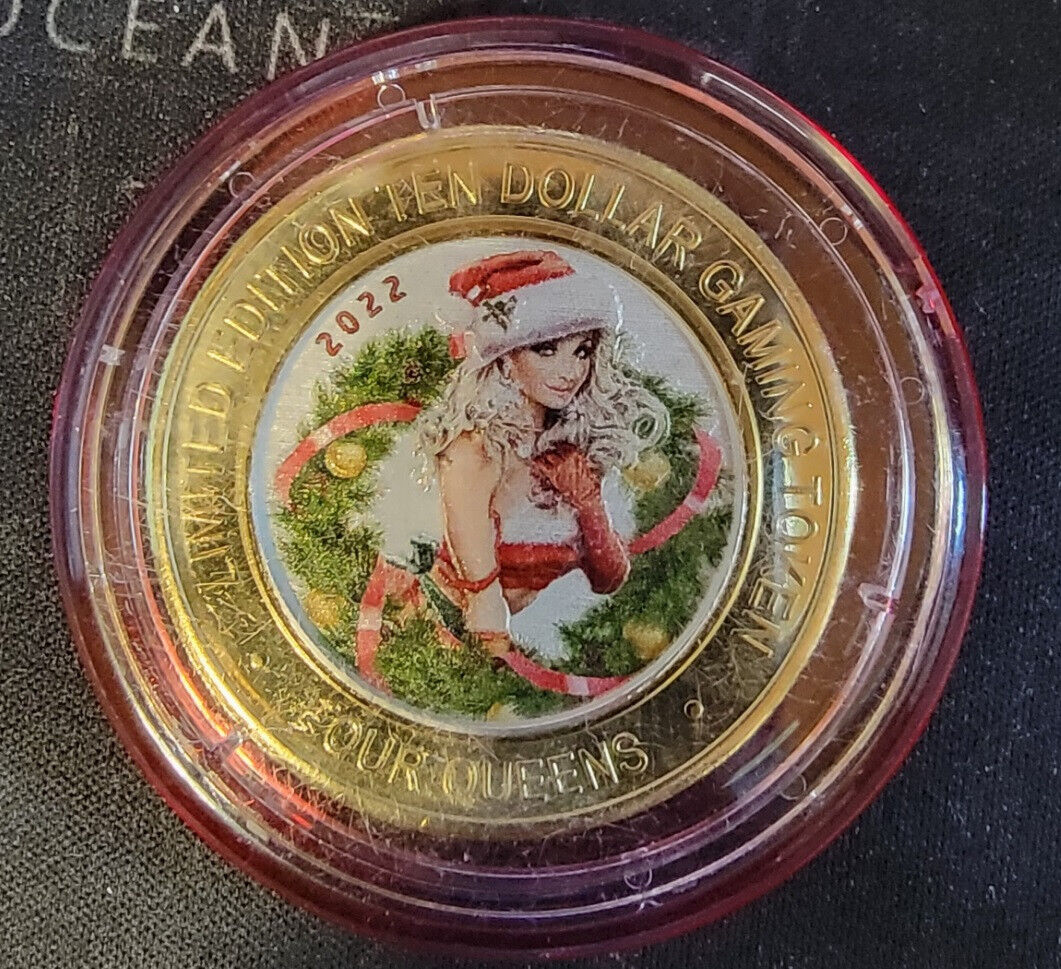 2022 FOUR QUEENS $10 RED Cap Silver Strike Lady Wreath Xmas Jan Release .999