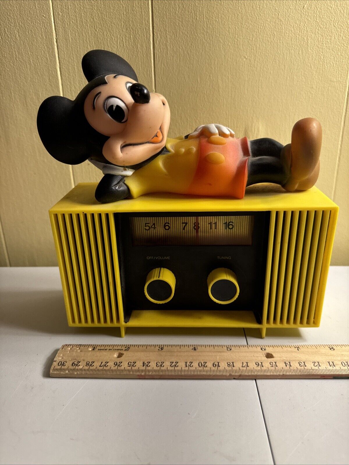 Vintage Concept 2000 Mickey Mouse Hi-Fi Table Top Yellow Radio. Works
