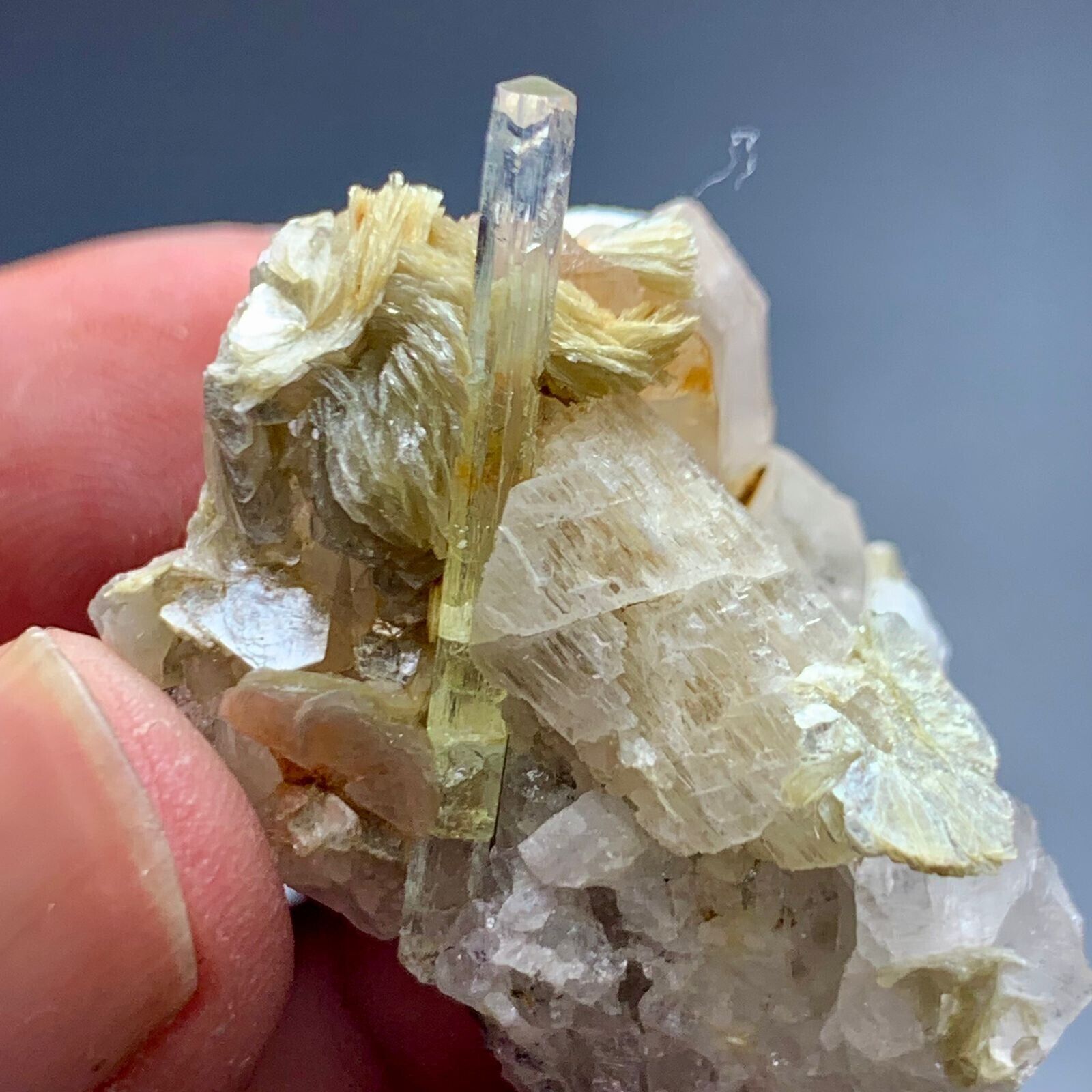 188 Cts Terminated Aquamarine combined Aptite Crystal from Skardu Pakistan