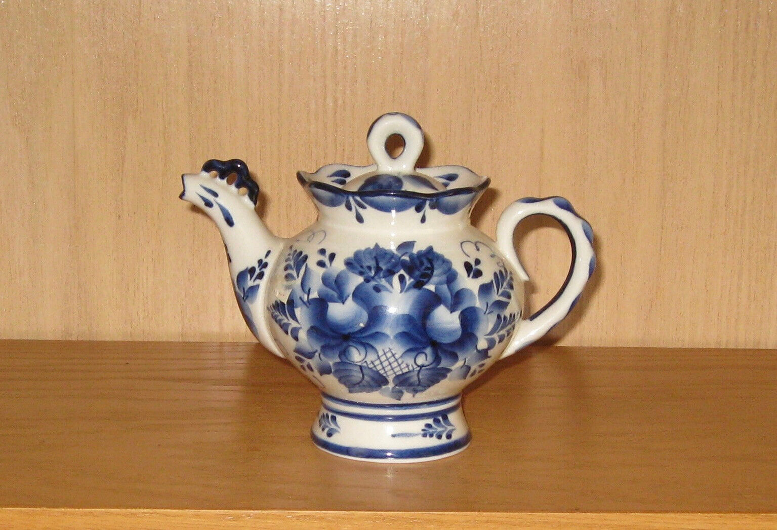 Russian Gzhel Hand Painted Blue White Porcelain Tea Pot