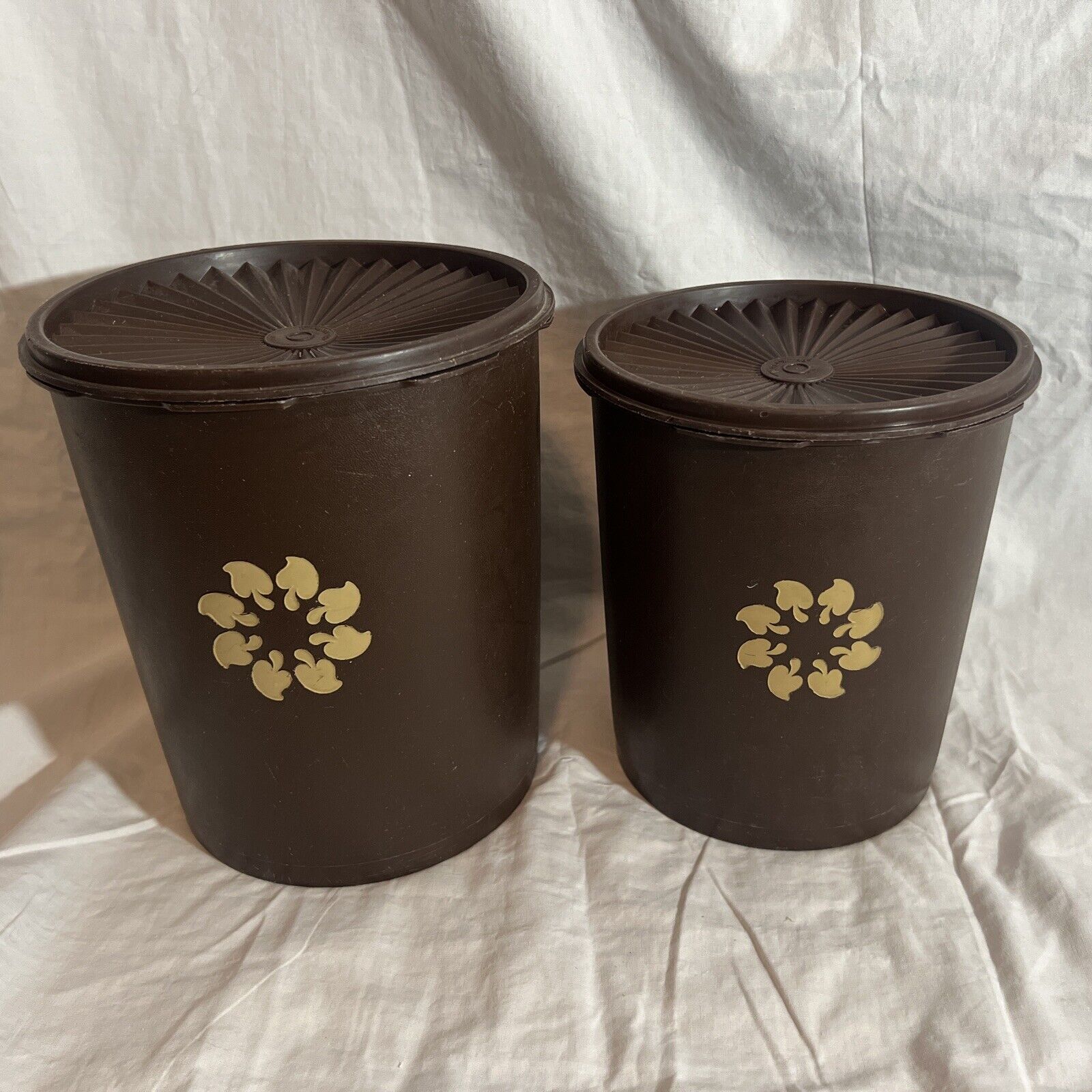 Vintage Tupperware Canisters 809-6 with Lid, Set Of 2