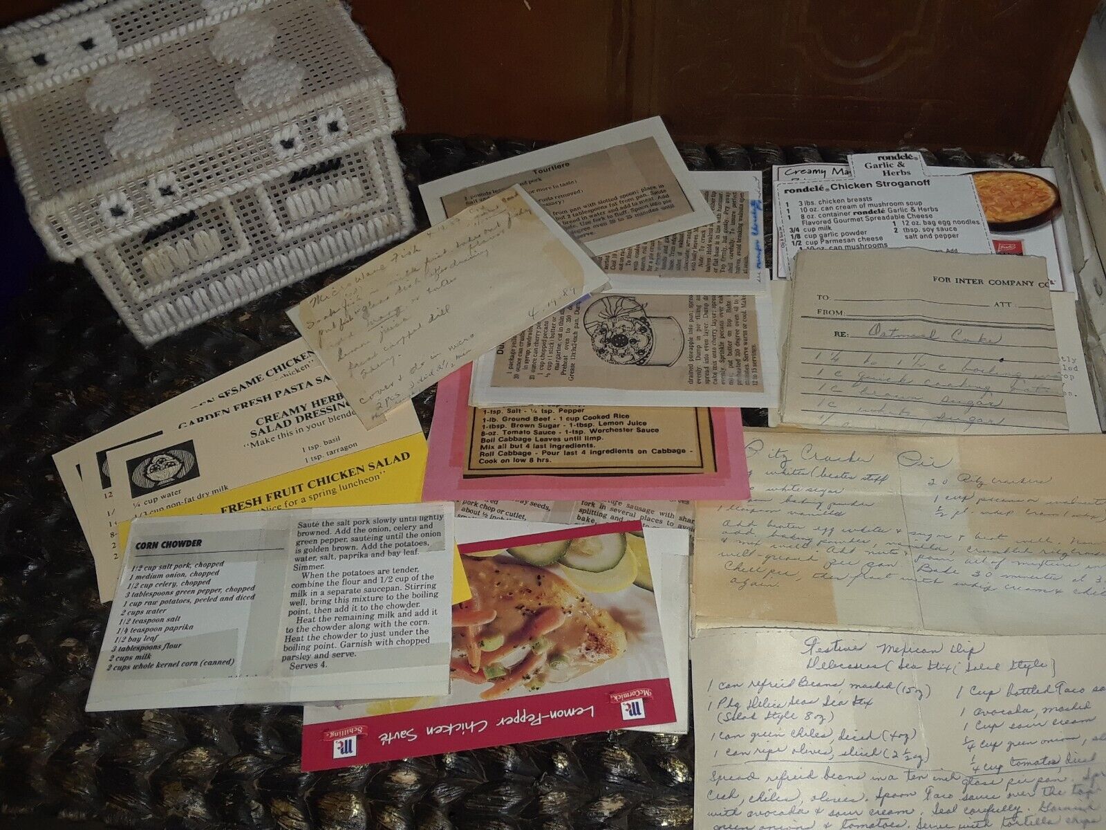 Vintage Grandma’s Recipe Plastic Yarn Box Old Handwritten Clippings 