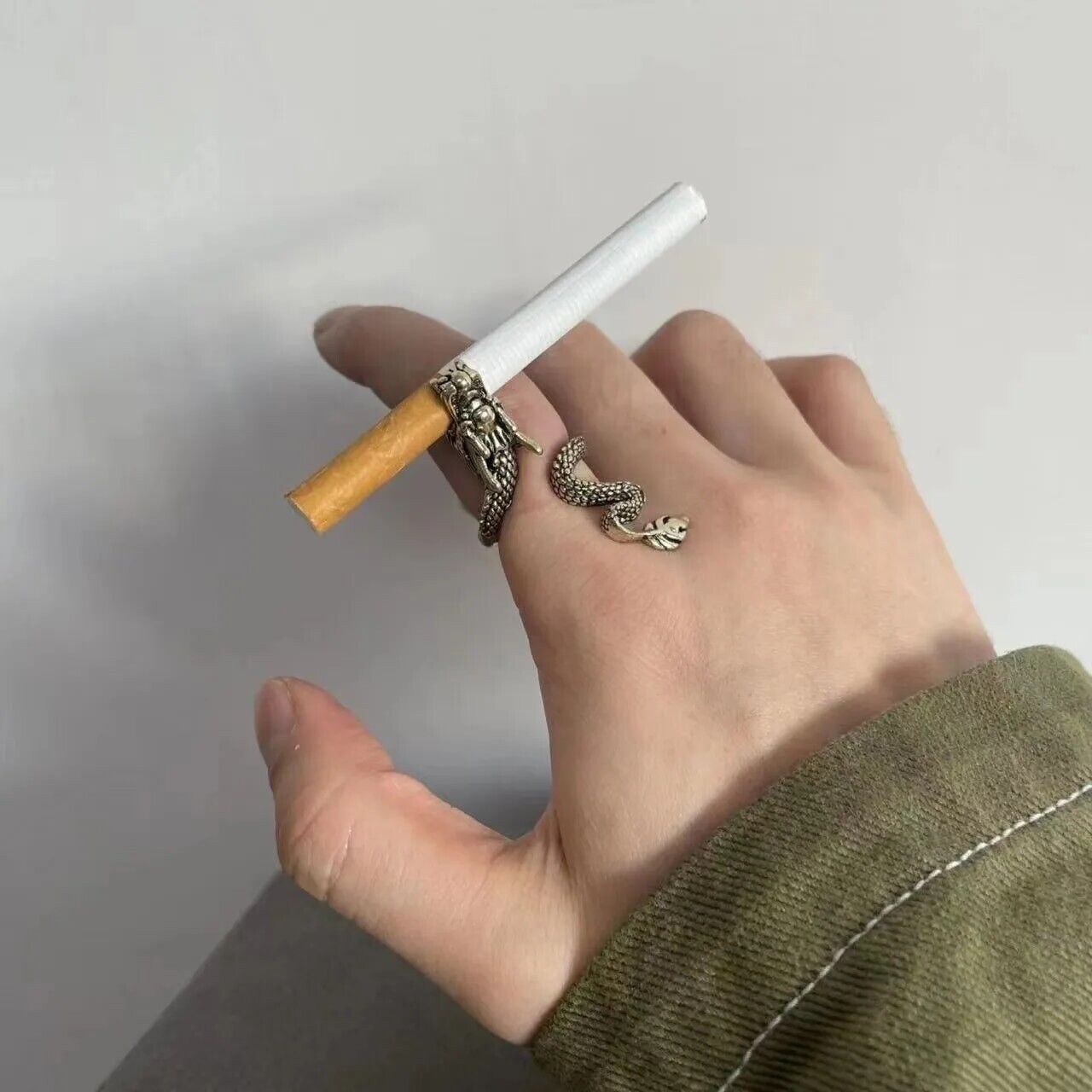 Vintage Personality Gold-plated Cigarette Holder Ring of Cigarette Holder