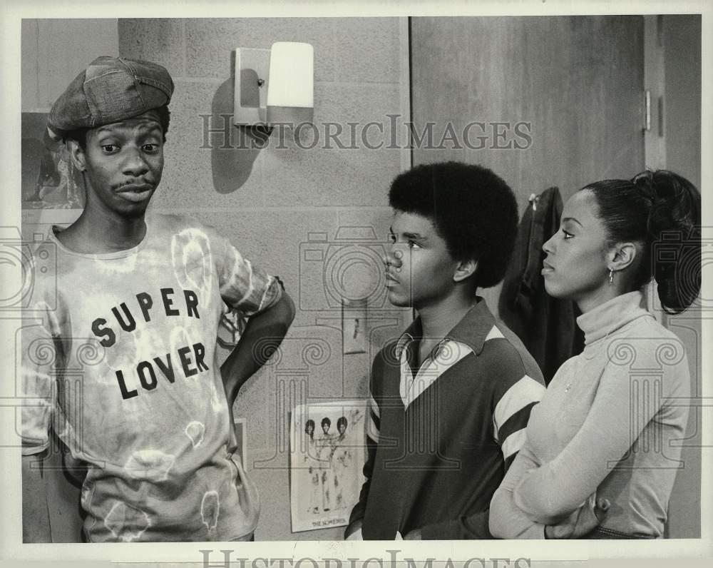 Press Photo BernNadette Stanis and cast in scene from CBS\' \